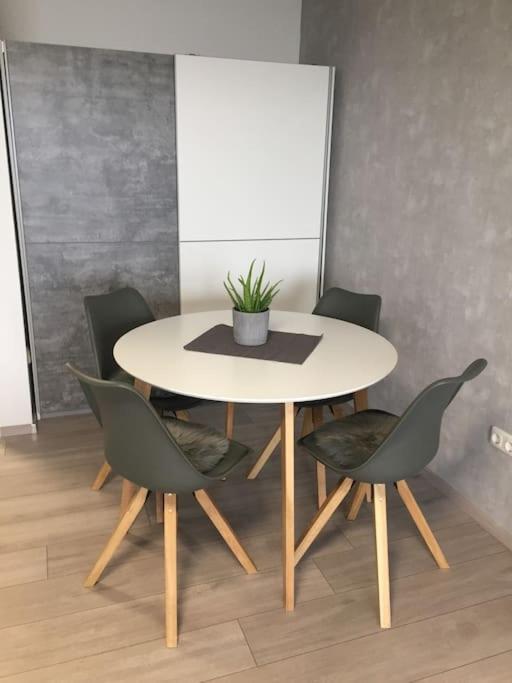 Modern Eingerichtetes Apartment Naehe Hauptbahnhof Braunschweig Esterno foto